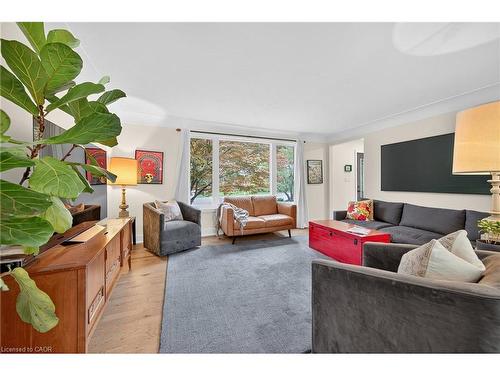 233 Townsend Avenue, Burlington, ON - Indoor Photo Showing Living Room