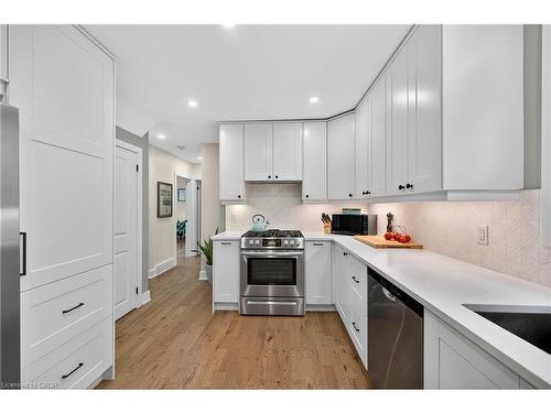 233 Townsend Avenue, Burlington, ON - Indoor Photo Showing Kitchen With Upgraded Kitchen