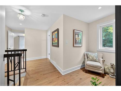 233 Townsend Avenue, Burlington, ON - Indoor Photo Showing Other Room