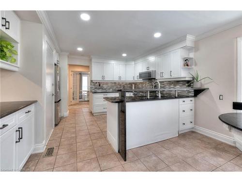 50 Old Forest Crescent, Kitchener, ON - Indoor Photo Showing Kitchen With Upgraded Kitchen