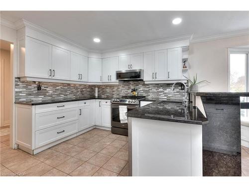 50 Old Forest Crescent, Kitchener, ON - Indoor Photo Showing Kitchen With Double Sink With Upgraded Kitchen