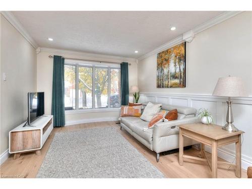 50 Old Forest Crescent, Kitchener, ON - Indoor Photo Showing Living Room