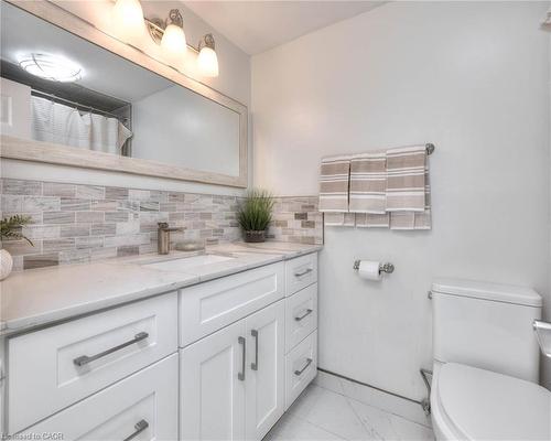 50 Old Forest Crescent, Kitchener, ON - Indoor Photo Showing Bathroom