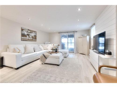 50 Old Forest Crescent, Kitchener, ON - Indoor Photo Showing Living Room