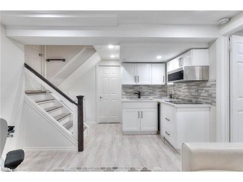 50 Old Forest Crescent, Kitchener, ON - Indoor Photo Showing Kitchen