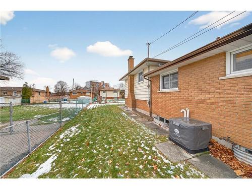 90 Pottruff Road N, Hamilton, ON - Outdoor With Exterior