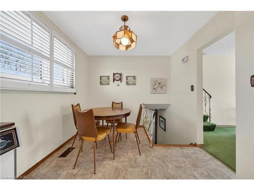 90 Pottruff Road N, Hamilton, ON - Indoor Photo Showing Dining Room