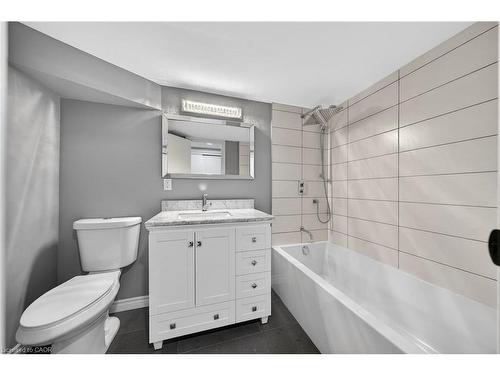 90 Pottruff Road N, Hamilton, ON - Indoor Photo Showing Bathroom
