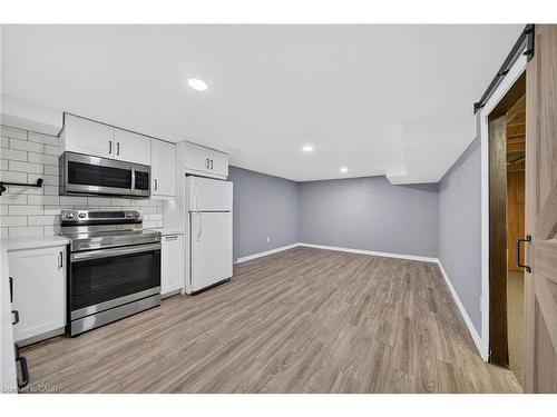 90 Pottruff Road N, Hamilton, ON - Indoor Photo Showing Other Room