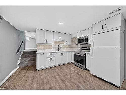 90 Pottruff Road N, Hamilton, ON - Indoor Photo Showing Kitchen