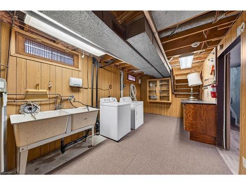 90 Pottruff Road N, Hamilton, ON - Indoor Photo Showing Laundry Room