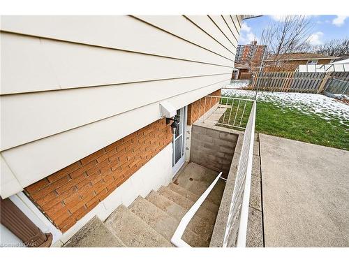 90 Pottruff Road N, Hamilton, ON - Outdoor