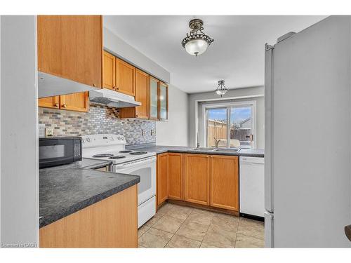 23 Stonecairn Drive, Cambridge, ON - Indoor Photo Showing Kitchen