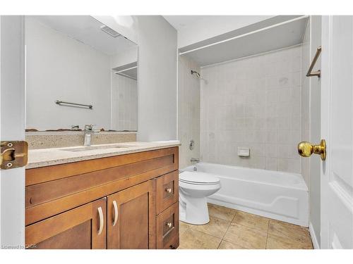 23 Stonecairn Drive, Cambridge, ON - Indoor Photo Showing Bathroom