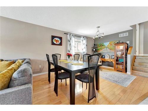 39 Marilyn Court, Hamilton, ON - Indoor Photo Showing Dining Room