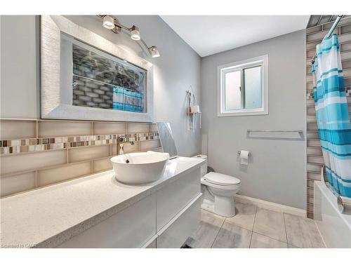 39 Marilyn Court, Hamilton, ON - Indoor Photo Showing Bathroom