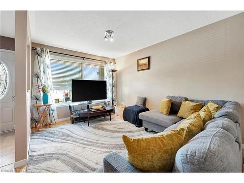 39 Marilyn Court, Hamilton, ON - Indoor Photo Showing Living Room