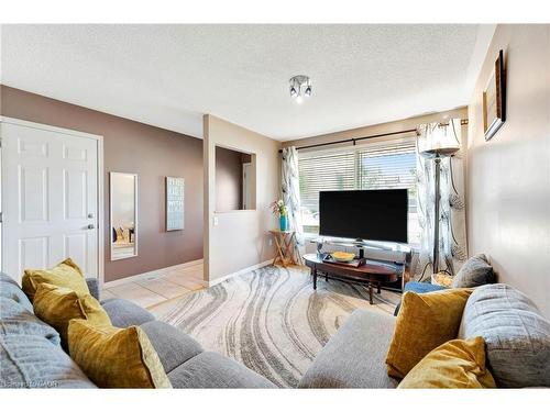 39 Marilyn Court, Hamilton, ON - Indoor Photo Showing Living Room