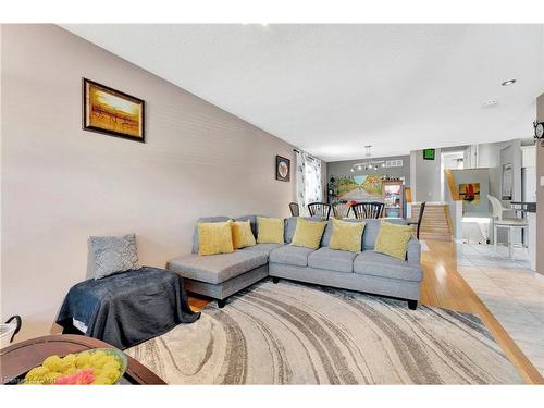 39 Marilyn Court, Hamilton, ON - Indoor Photo Showing Living Room