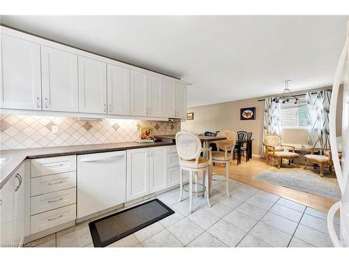 39 Marilyn Court, Hamilton, ON - Indoor Photo Showing Kitchen