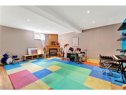 39 Marilyn Court, Hamilton, ON - Indoor With Fireplace