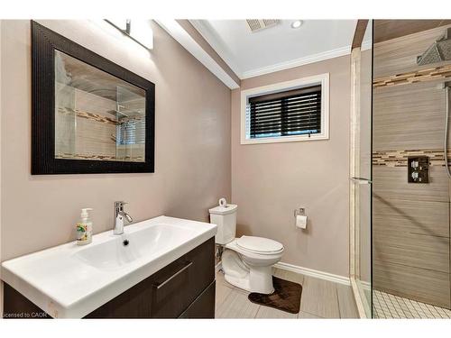 39 Marilyn Court, Hamilton, ON - Indoor Photo Showing Bathroom