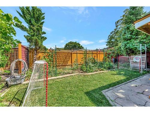 39 Marilyn Court, Hamilton, ON - Outdoor
