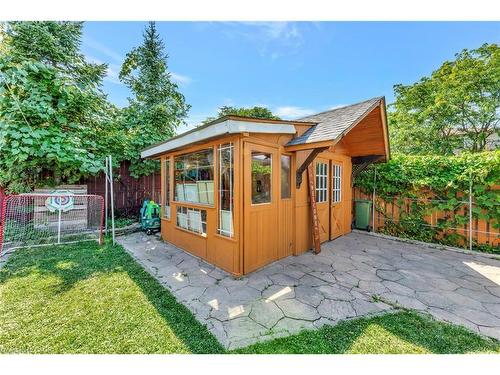 39 Marilyn Court, Hamilton, ON - Outdoor