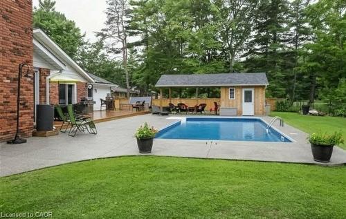 7087 Rainham Road, Dunnville, ON - Outdoor With In Ground Pool With Backyard