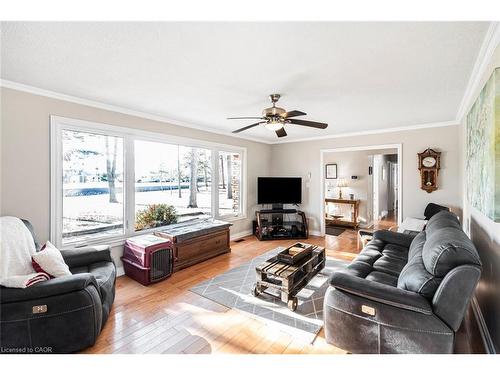 7087 Rainham Road, Dunnville, ON - Indoor Photo Showing Living Room