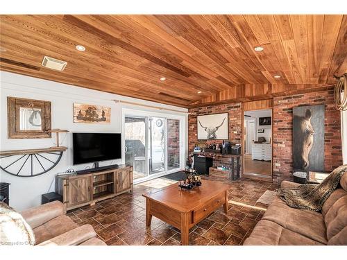 7087 Rainham Road, Dunnville, ON - Indoor Photo Showing Living Room