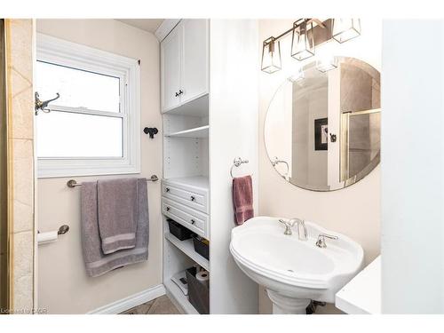 7087 Rainham Road, Dunnville, ON - Indoor Photo Showing Bathroom