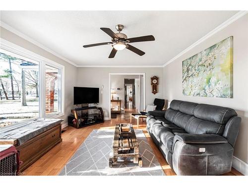 7087 Rainham Road, Dunnville, ON - Indoor Photo Showing Living Room