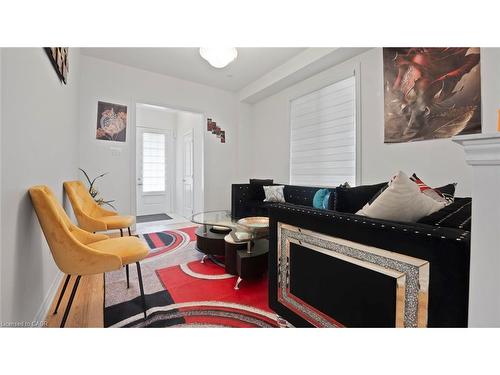 102 Strickland Avenue, Brantford, ON - Indoor Photo Showing Living Room