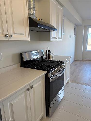 64 Masters Street, Welland, ON - Indoor Photo Showing Kitchen