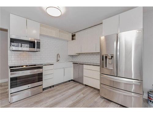 106-58 Bridgeport Road E, Waterloo, ON - Indoor Photo Showing Kitchen With Upgraded Kitchen
