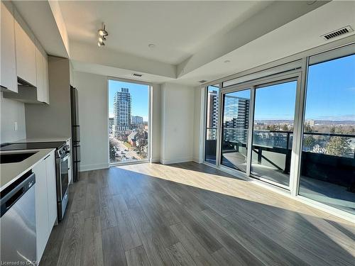 810-2088 James Street, Burlington, ON - Indoor Photo Showing Kitchen