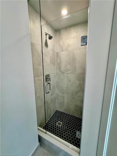 810-2088 James Street, Burlington, ON - Indoor Photo Showing Bathroom