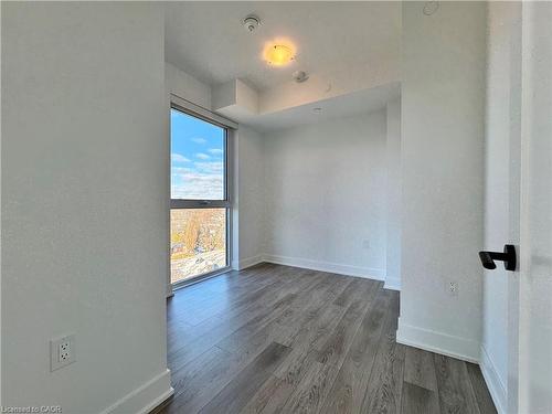 810-2088 James Street, Burlington, ON - Indoor Photo Showing Other Room
