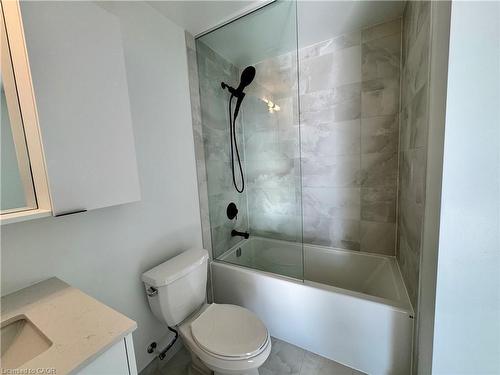 810-2088 James Street, Burlington, ON - Indoor Photo Showing Bathroom