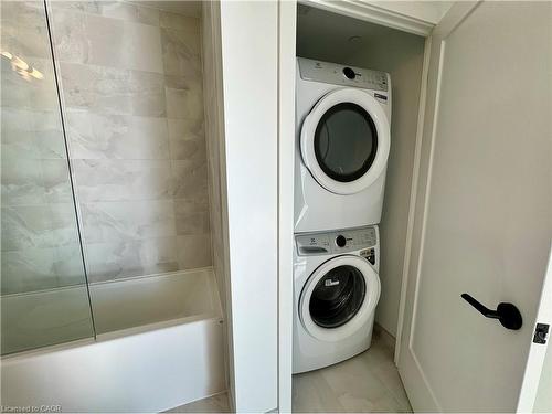 810-2088 James Street, Burlington, ON - Indoor Photo Showing Laundry Room