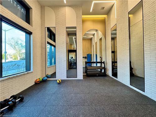 810-2088 James Street, Burlington, ON - Indoor Photo Showing Other Room
