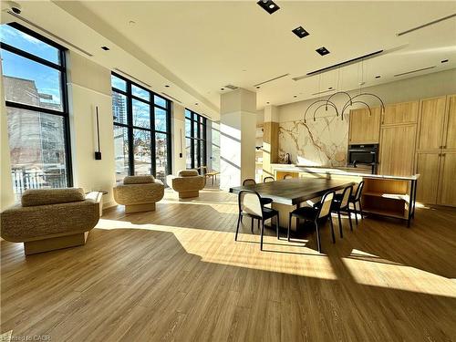 810-2088 James Street, Burlington, ON - Indoor