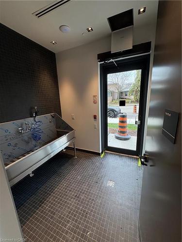 810-2088 James Street, Burlington, ON - Indoor Photo Showing Other Room