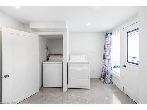 100 Green Mountain Road E, Stoney Creek, ON - Indoor Photo Showing Laundry Room