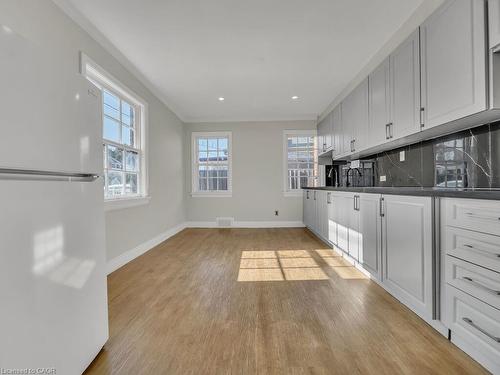 860 Vine Street, Cambridge, ON - Indoor Photo Showing Kitchen