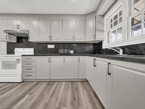 860 Vine Street, Cambridge, ON - Indoor Photo Showing Kitchen