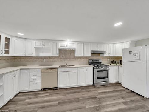 860 Vine Street, Cambridge, ON - Indoor Photo Showing Kitchen With Double Sink