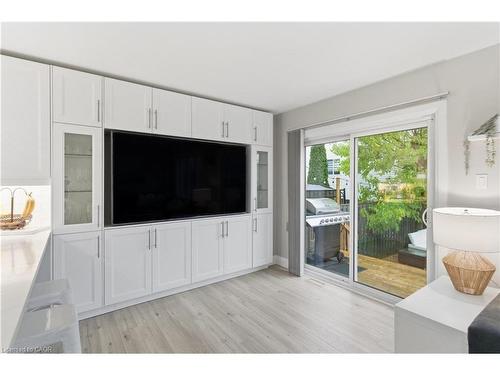 4399 Christopher Court, Lincoln, ON - Indoor Photo Showing Living Room