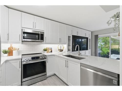 4399 Christopher Court, Lincoln, ON - Indoor Photo Showing Kitchen